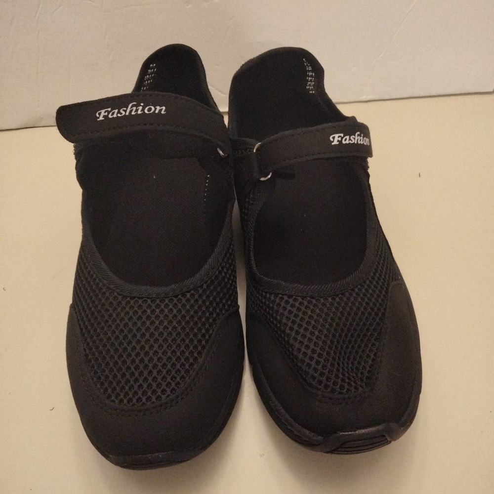 Black mesh babydoll light weight sneakers 8.5